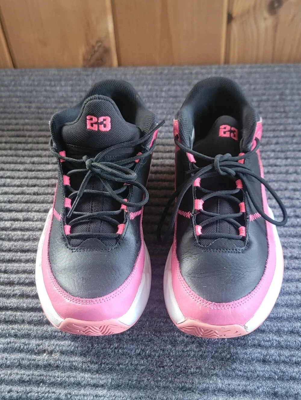 Nike Air Jordan Max Aura 3 Girls Size 6.5Y Black Pink Basketball Shoes Sneakers